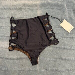 ACACIA queens black XS NWT